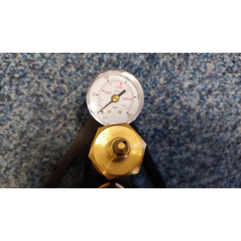Pompe manuelle à air comprimé M220 avec système à 3 pistons GEHMANN (OCCASION)