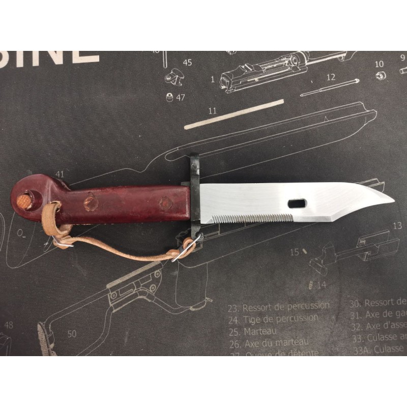 Baïonnette AK47 avec son fourreau métal