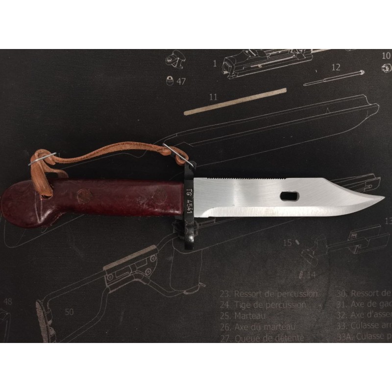 Baïonnette AK47 avec son fourreau métal