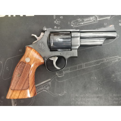 Revolver Smith & Wesson...