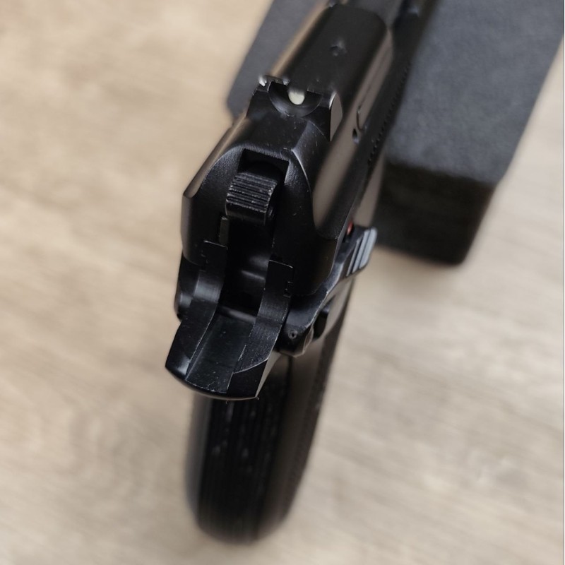 Beretta 83 calibre 9mm court (.380 ACP) avec mallette occasion révisée