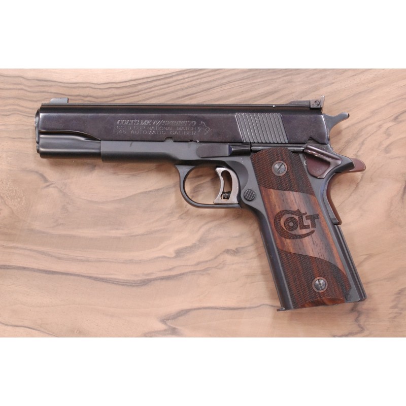 POIGNÉES COLT 1911 (partiellement quadrillées + logo Colt)